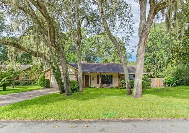 Photo 4 of Single family home for sale at 2040 Larchmont Dr, Deland, FL 32724 | MLS# V4951304 | Listing updated on 2026-09-29