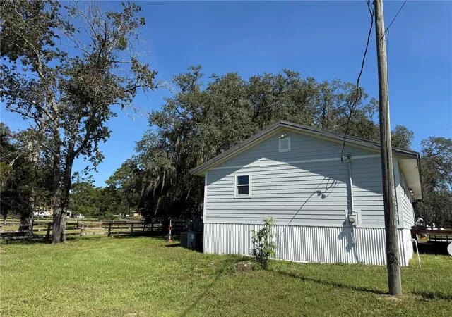 Photo 4 of House for sale at 10661 W Highway 40, Ocala, FL 34482 | MLS# OM732332 | Listing updated on 2026-10-06