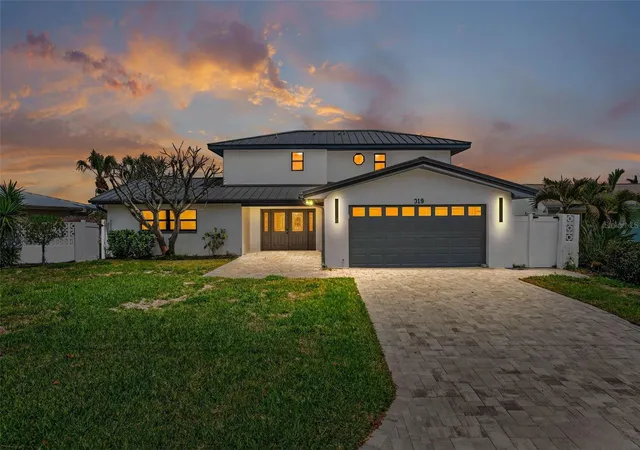 Photo 2 of Single family home for sale at 319 Midway Is, Clearwater Beach, FL 33767 | MLS# O6442148 | Listing updated on 2026-09-23