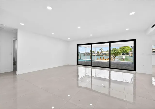 Photo 4 of Single family home for sale at 319 Midway Is, Clearwater Beach, FL 33767 | MLS# O6442148 | Listing updated on 2026-09-23