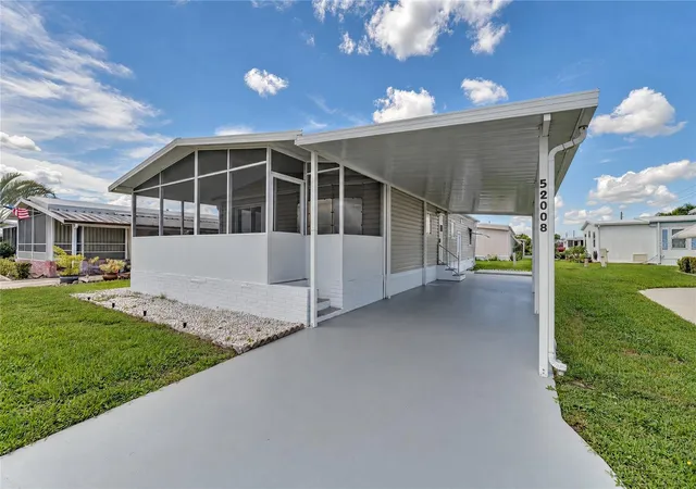 Photo 3 of Manufactured home for sale at 52008 Florinada, Boynton Beach, FL 33436 | MLS# O6442152 | Listing updated on 2026-09-17