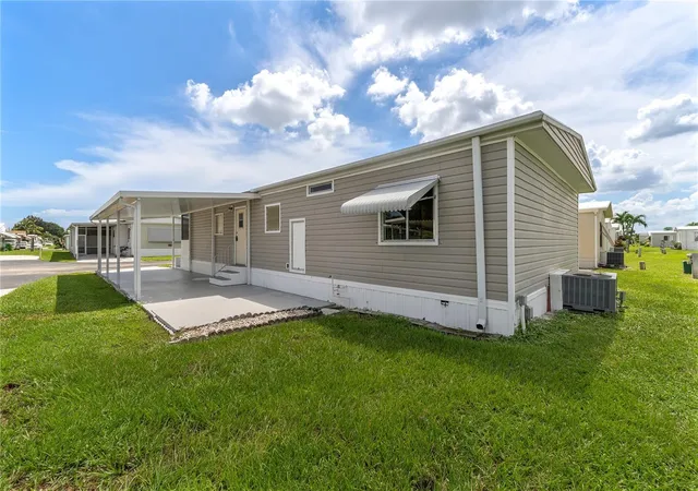 Photo 3 of Manufactured home for sale at 52008 Florinada, Boynton Beach, FL 33436 | MLS# O6442152 | Listing updated on 2026-09-17