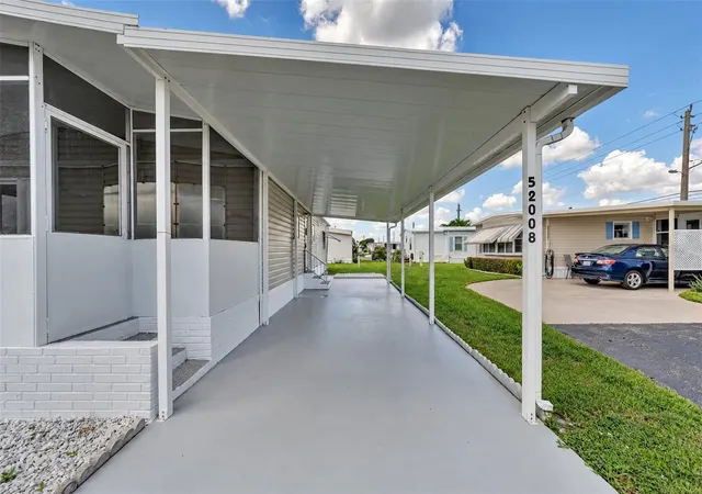 Photo 4 of Manufactured home for sale at 52008 Florinada, Boynton Beach, FL 33436 | MLS# O6442152 | Listing updated on 2026-09-17