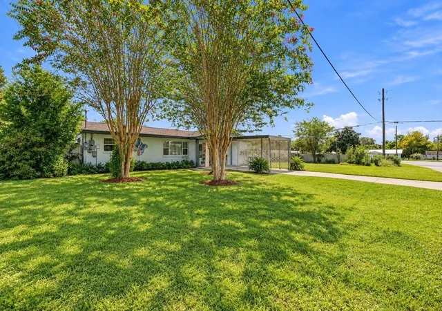 Photo 2 of Single family home for sale at 13463 Se 39th Court, Belleview, FL 34420 | MLS# TB8548996 | Listing updated on 2026-09-24