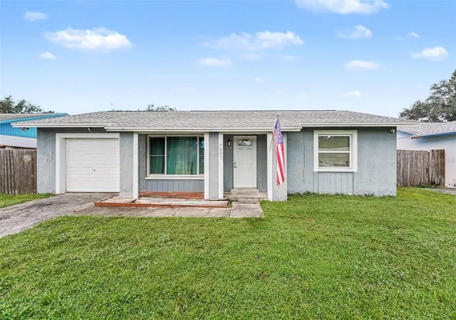 Photo 1 of Single family home for sale at 7991 Aberdeen Cir, Largo, FL 33773 | MLS# O6442166 | Listing updated on 2026-09-29