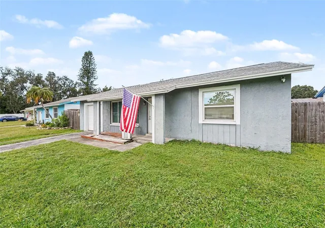 Photo 4 of Single family home for sale at 7991 Aberdeen Cir, Largo, FL 33773 | MLS# O6442166 | Listing updated on 2026-09-29