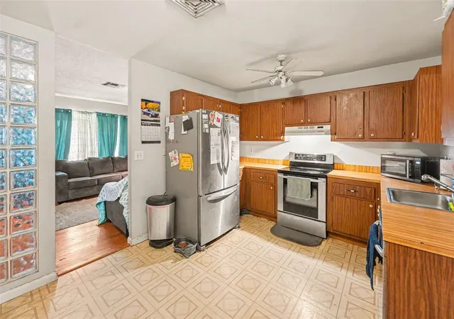 Photo 3 of Single family home for sale at 7991 Aberdeen Cir, Largo, FL 33773 | MLS# O6442166 | Listing updated on 2026-09-29