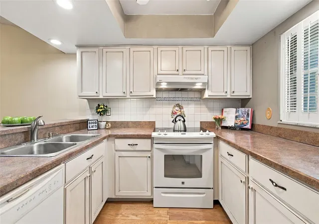 Photo 4 of House for sale at 13020 Leverington St, Tampa, FL 33624 | MLS# TB8549007 | Listing updated on 2026-10-24