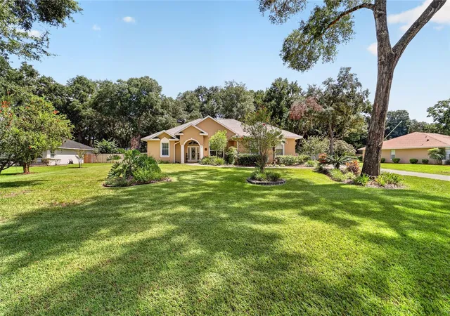 Photo 3 of Single family home for sale at 5019 Se 44th Circle, Ocala, FL 34480 | MLS# OM732338 | Listing updated on 2026-09-19
