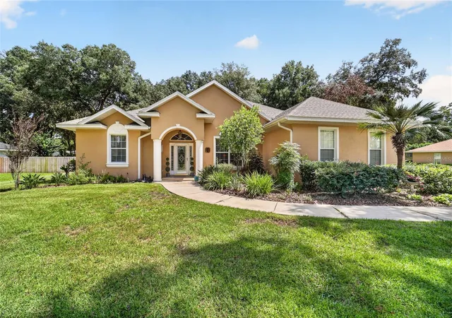 Photo 3 of Single family home for sale at 5019 SE 44th Circle, Ocala, FL 34480 | MLS# OM732338 | Listing updated on 2026-09-19