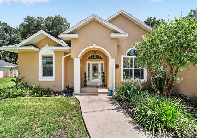 Photo 4 of Single family home for sale at 5019 SE 44th Circle, Ocala, FL 34480 | MLS# OM732338 | Listing updated on 2026-09-19