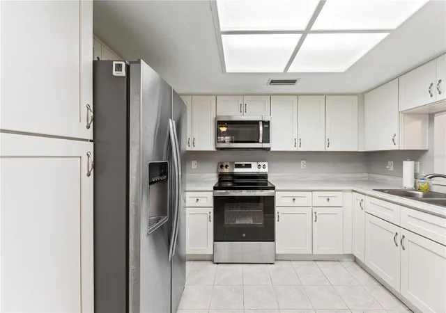 Listing Photo 5 - Condo for sale in building located at 2689 Sabal Springs Cir, CLEARWATER, FL 33761 - Unit #102