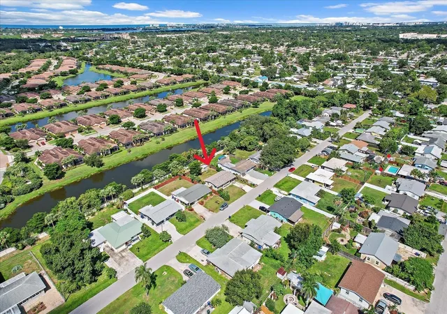 Photo 3 of Single family home for sale at 5932 Richard Pl, Sarasota, FL 34231 | MLS# A4706246 | Listing updated on 2026-09-23