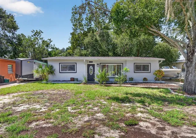 Photo 1 of Single family home for sale at 715 W Bayshore Drive, Tarpon Springs, FL 34689 | MLS# TB8549015 | Listing updated on 2026-10-04