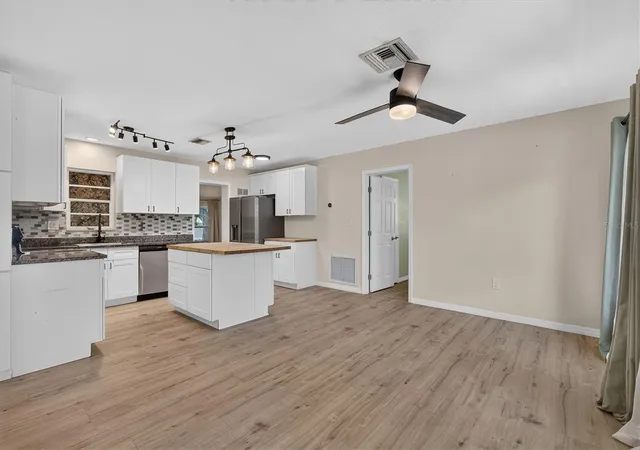 Photo 3 of Single family home for sale at 715 W Bayshore Drive, Tarpon Springs, FL 34689 | MLS# TB8549015 | Listing updated on 2026-10-04