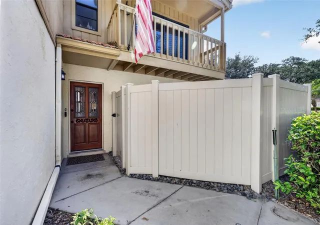 Photo 2 of Single family home for sale at 1010 W Pebble Beach Cir, Winter Springs, FL 32708 | MLS# O6442178 | Listing updated on 2026-10-02