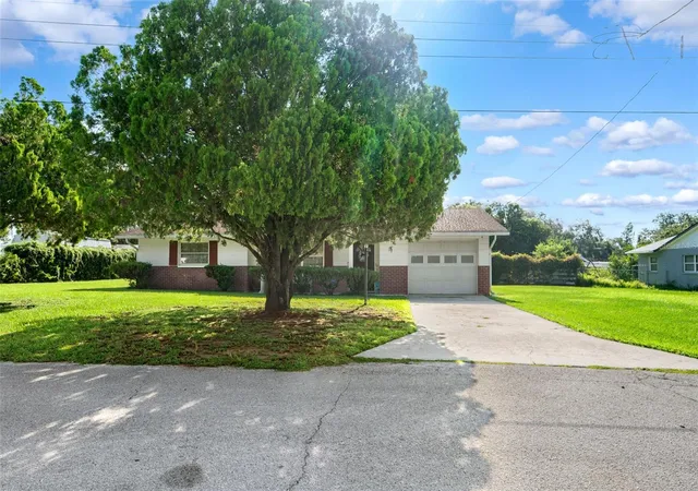 Photo 3 of Single family home for sale at 5914 Wilson Dr, Zephyrhills, FL 33542 | MLS# TB8549021 | Listing updated on 2026-09-19
