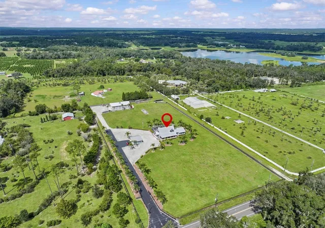 Photo 3 of Single family home for sale at 195 Spring Lake Hwy, Brooksville, FL 34602 | MLS# W7889559 | Listing updated on 2026-10-09