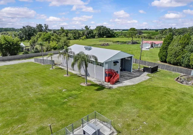 Photo 3 of Single family home for sale at 195 Spring Lake Hwy, Brooksville, FL 34602 | MLS# W7889559 | Listing updated on 2026-10-09