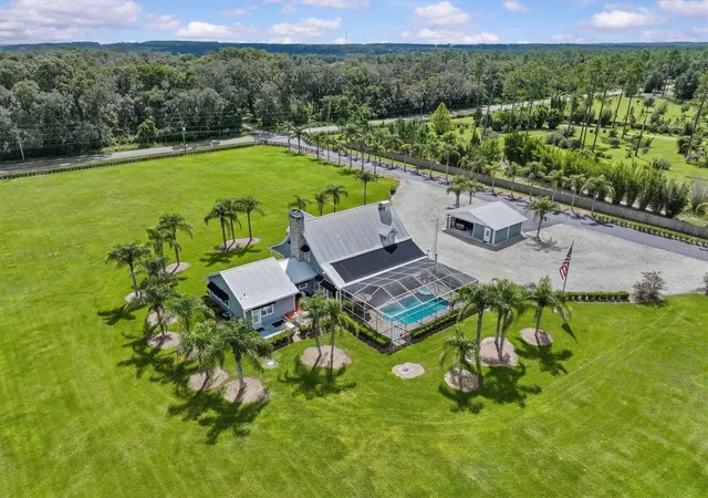 Photo 4 of Single family home for sale at 195 Spring Lake Hwy, Brooksville, FL 34602 | MLS# W7889559 | Listing updated on 2026-10-09