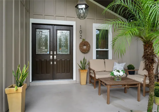 Photo 2 of Single family home for sale at 102 Sweetwater Hills Dr, Longwood, FL 32779 | MLS# O6442183 | Listing updated on 2026-10-07