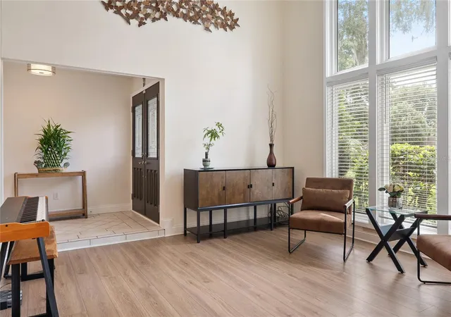 Photo 4 of Single family home for sale at 102 Sweetwater Hills Dr, Longwood, FL 32779 | MLS# O6442183 | Listing updated on 2026-10-07