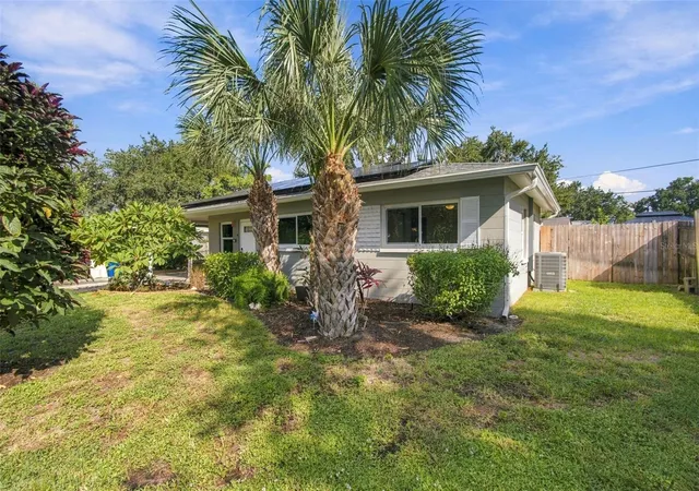 Photo 2 of Single family home for sale at 2315 Amherst Ave, Bradenton, FL 34207 | MLS# A4706250 | Listing updated on 2026-09-17