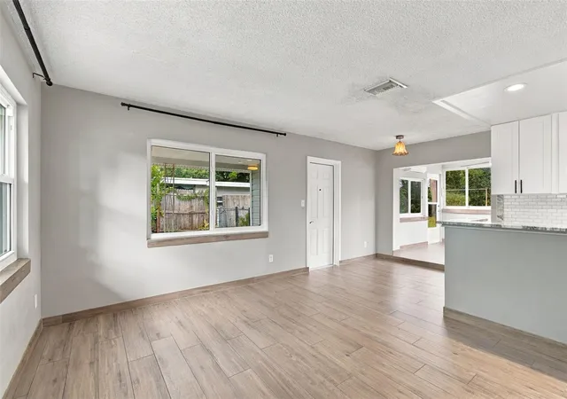 Photo 4 of Single family home for sale at 2315 Amherst Ave, Bradenton, FL 34207 | MLS# A4706250 | Listing updated on 2026-09-17