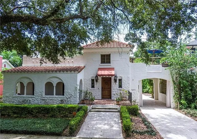 Single family home for sale at 222 Thornton Ln, ORLANDO, FL 32801 | MLS# O6442185