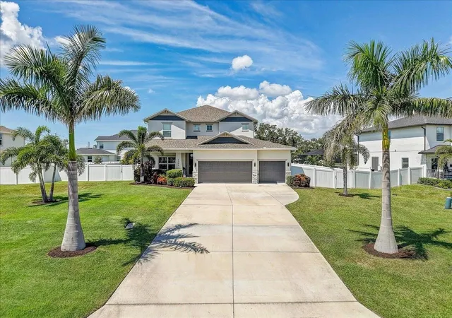 Photo 2 of Single family home for sale at 2194 Fairway Ave S, Saint Petersburg, FL 33712 | MLS# TB8549032 | Listing updated on 2026-09-20