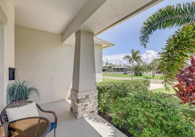 Photo 4 of Single family home for sale at 2194 Fairway Ave S, Saint Petersburg, FL 33712 | MLS# TB8549032 | Listing updated on 2026-09-20