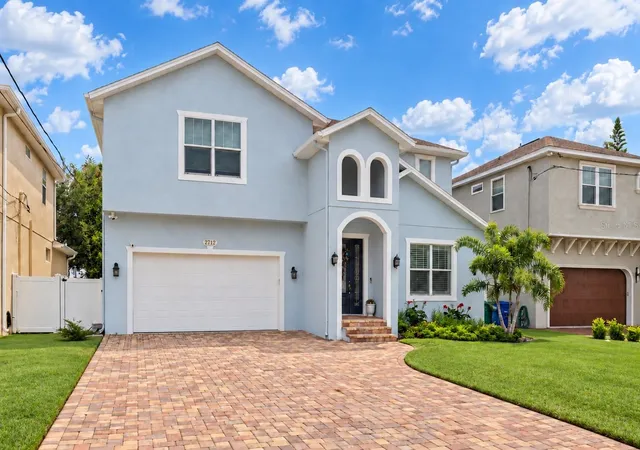 Single family home for sale at 2712 W Gray St, TAMPA, FL 33609 | MLS# TB8549047