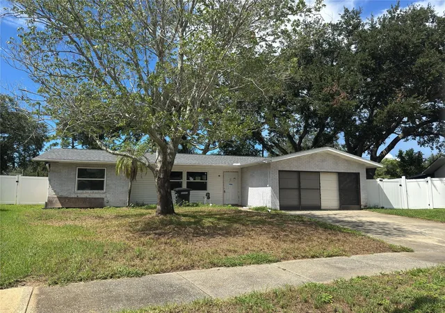 Photo 1 of Single family home for sale at 2076 Butternut Cir W, Clearwater, FL 33763 | MLS# TB8549052 | Listing updated on 2026-09-20