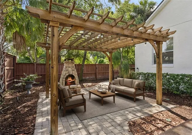 Photo 3 of Single family home for sale at 435 W Ventris Ave, Maitland, FL 32751 | MLS# O6442216 | Listing updated on 2026-09-24