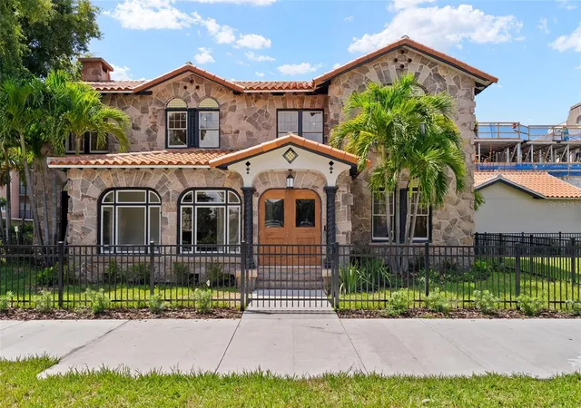 Single family home for sale at 250 Mirror Lake Dr N, Saint Petersburg, FL 33701 | MLS# TB8549062
