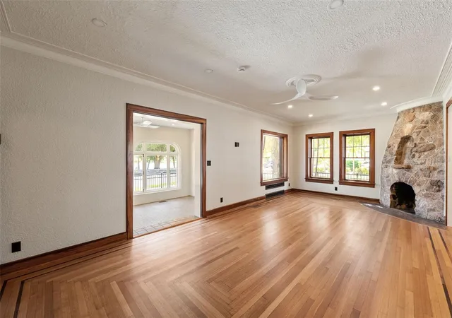 Photo 3 of Single family home for sale at 250 Mirror Lake Dr N, Saint Petersburg, FL 33701 | MLS# TB8549062 | Listing updated on 2026-09-19
