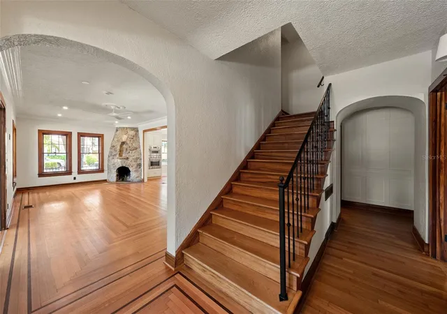 Photo 4 of Single family home for sale at 250 Mirror Lake Dr N, Saint Petersburg, FL 33701 | MLS# TB8549062 | Listing updated on 2026-09-19