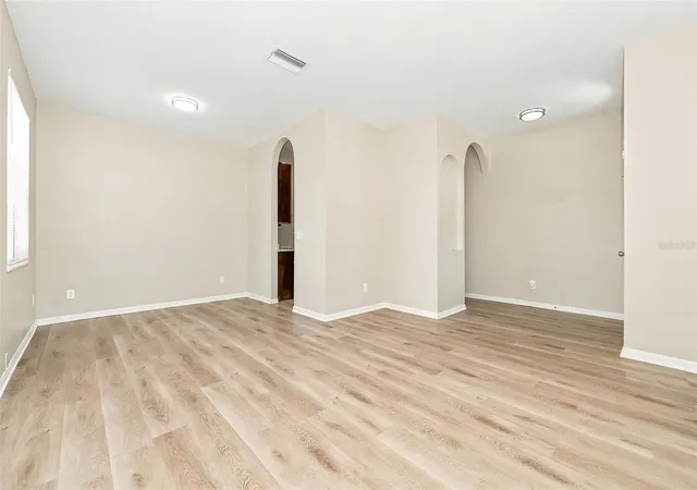 Photo 4 of Single family home for sale at 906 Grand Cyn Dr, Valrico, FL 33594 | MLS# TB8549064 | Listing updated on 2026-10-06