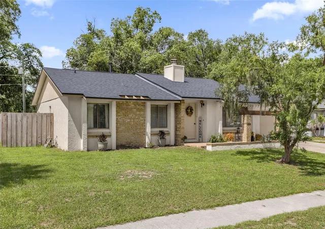 Photo 2 of Single family home for sale at 990 Waverly Dr, Longwood, FL 32750 | MLS# O6442217 | Listing updated on 2026-09-19