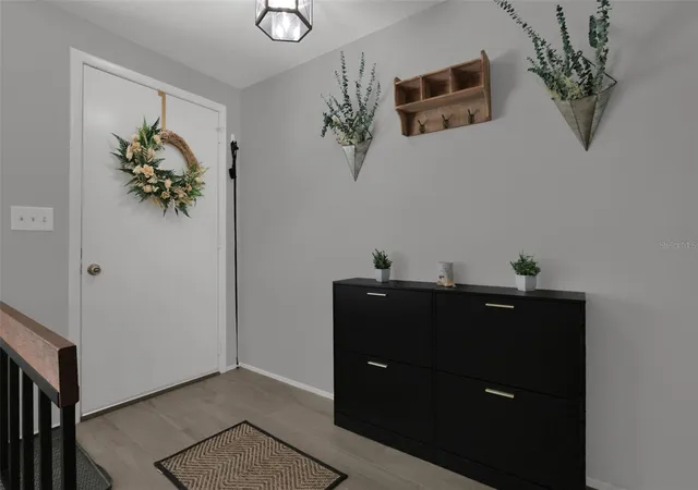 Photo 3 of Single family home for sale at 990 Waverly Dr, Longwood, FL 32750 | MLS# O6442217 | Listing updated on 2026-09-19