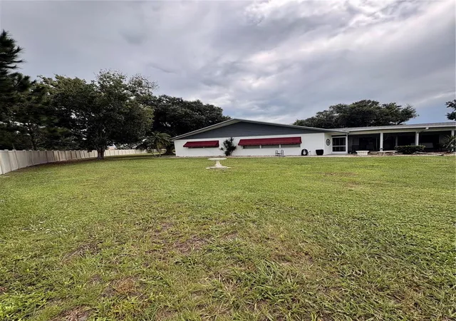 Photo 4 of Single family home for sale at 1936 Rolling Green Cir, Sarasota, FL 34240 | MLS# TB8549072 | Listing updated on 2026-09-17
