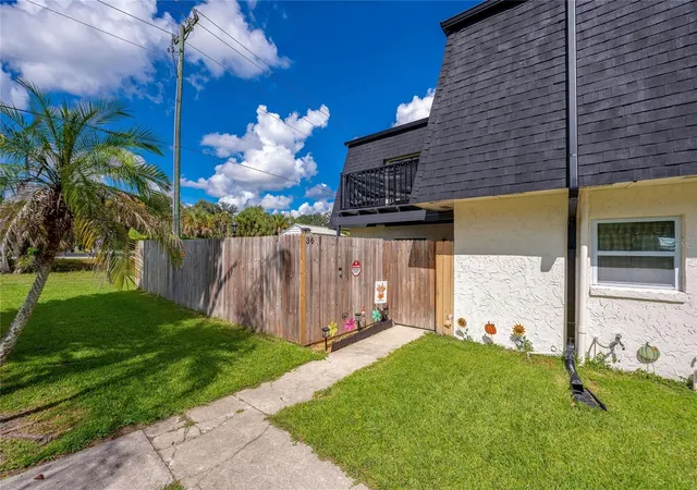 Photo 1 of Townhouse for sale at 36 Springwood Sq, Port Orange, FL 32129 | MLS# V4951308 | Listing updated on 2026-09-19