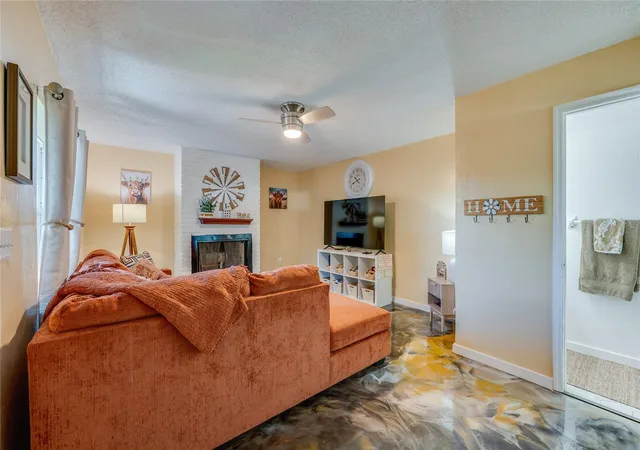 Photo 3 of Townhouse for sale at 36 Springwood Sq, Port Orange, FL 32129 | MLS# V4951308 | Listing updated on 2026-09-19