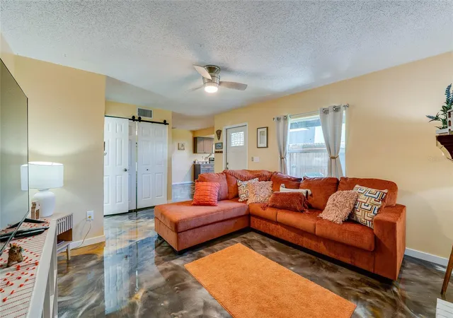 Photo 4 of Townhouse for sale at 36 Springwood Sq, Port Orange, FL 32129 | MLS# V4951308 | Listing updated on 2026-09-19