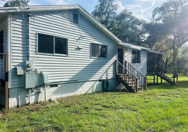 Photo 2 of Manufactured home for sale at 32350 Marchmont Cir, Dade City, FL 33523 | MLS# TB8549077 | Listing updated on 2026-10-05