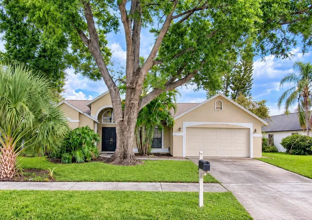 Photo 1 of Single family home for sale at 1912 Elk Spring Dr, Brandon, FL 33511 | MLS# TB8549078 | Listing updated on 2026-10-22