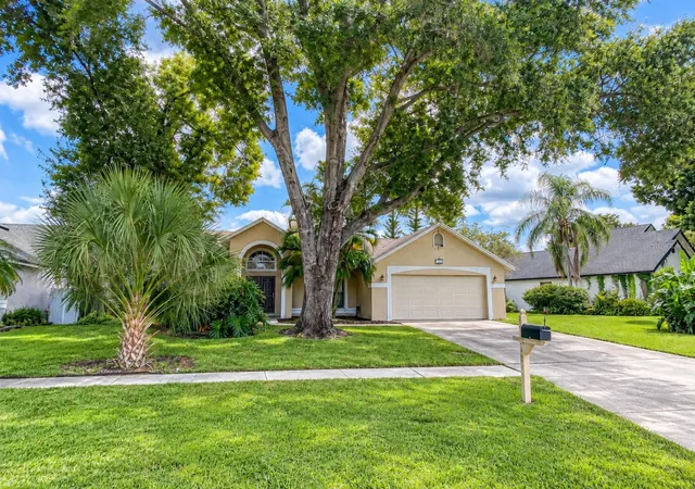 Photo 2 of Single family home for sale at 1912 Elk Spring Dr, Brandon, FL 33511 | MLS# TB8549078 | Listing updated on 2026-10-22