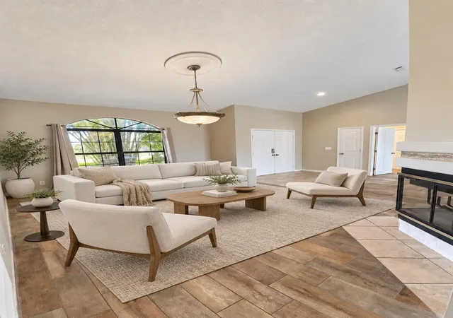 Photo 3 of Single family home for sale at 1912 Elk Spring Dr, Brandon, FL 33511 | MLS# TB8549078 | Listing updated on 2026-10-22