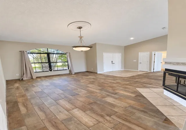 Photo 3 of Single family home for sale at 1912 Elk Spring Dr, Brandon, FL 33511 | MLS# TB8549078 | Listing updated on 2026-10-22