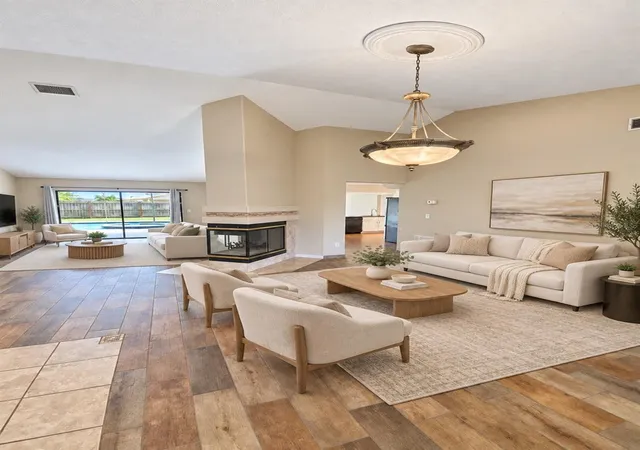 Photo 4 of Single family home for sale at 1912 Elk Spring Dr, Brandon, FL 33511 | MLS# TB8549078 | Listing updated on 2026-10-22